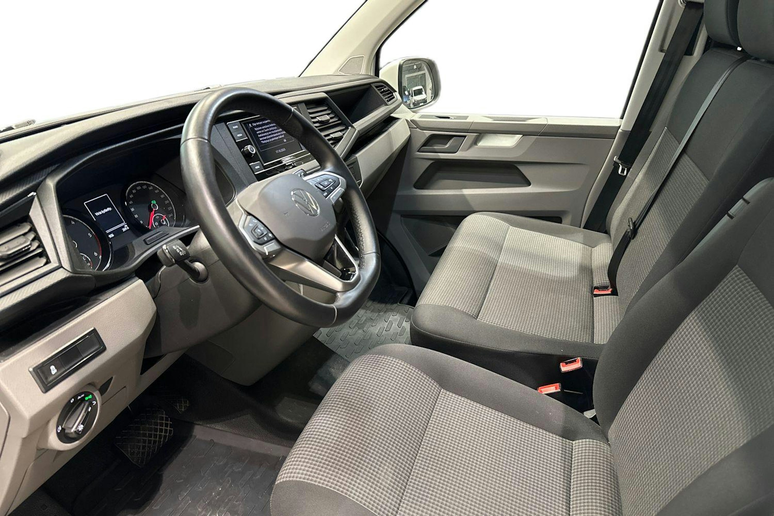 valkoinen Volkswagen Transporter 2024 kuva 7.