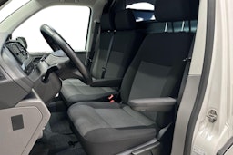 valkoinen Volkswagen Transporter 2024 kuva 9.