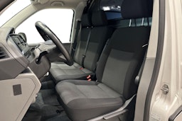 valkoinen Volkswagen Transporter 2024 kuva 10.