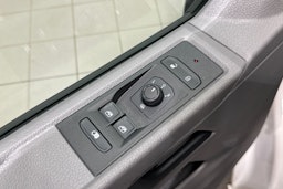 valkoinen Volkswagen Transporter 2024 kuva 16.
