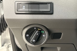 valkoinen Volkswagen Transporter 2024 kuva 17.