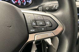 valkoinen Volkswagen Transporter 2024 kuva 19.