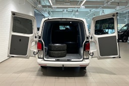 valkoinen Volkswagen Transporter 2024 kuva 28.