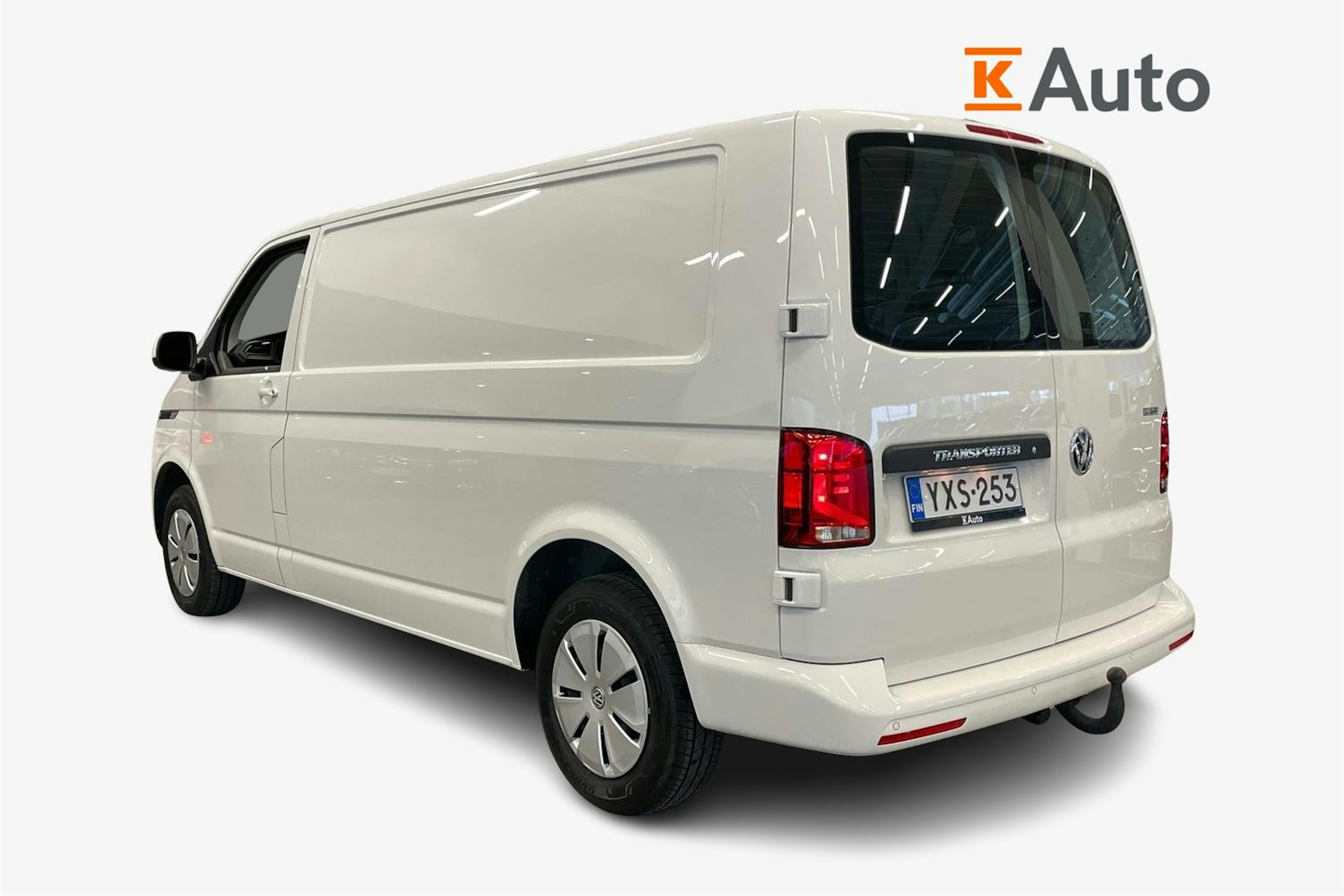 valkoinen Volkswagen Transporter 2024 kuva 2.