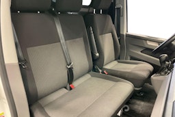 valkoinen Volkswagen Transporter 2024 kuva 10.