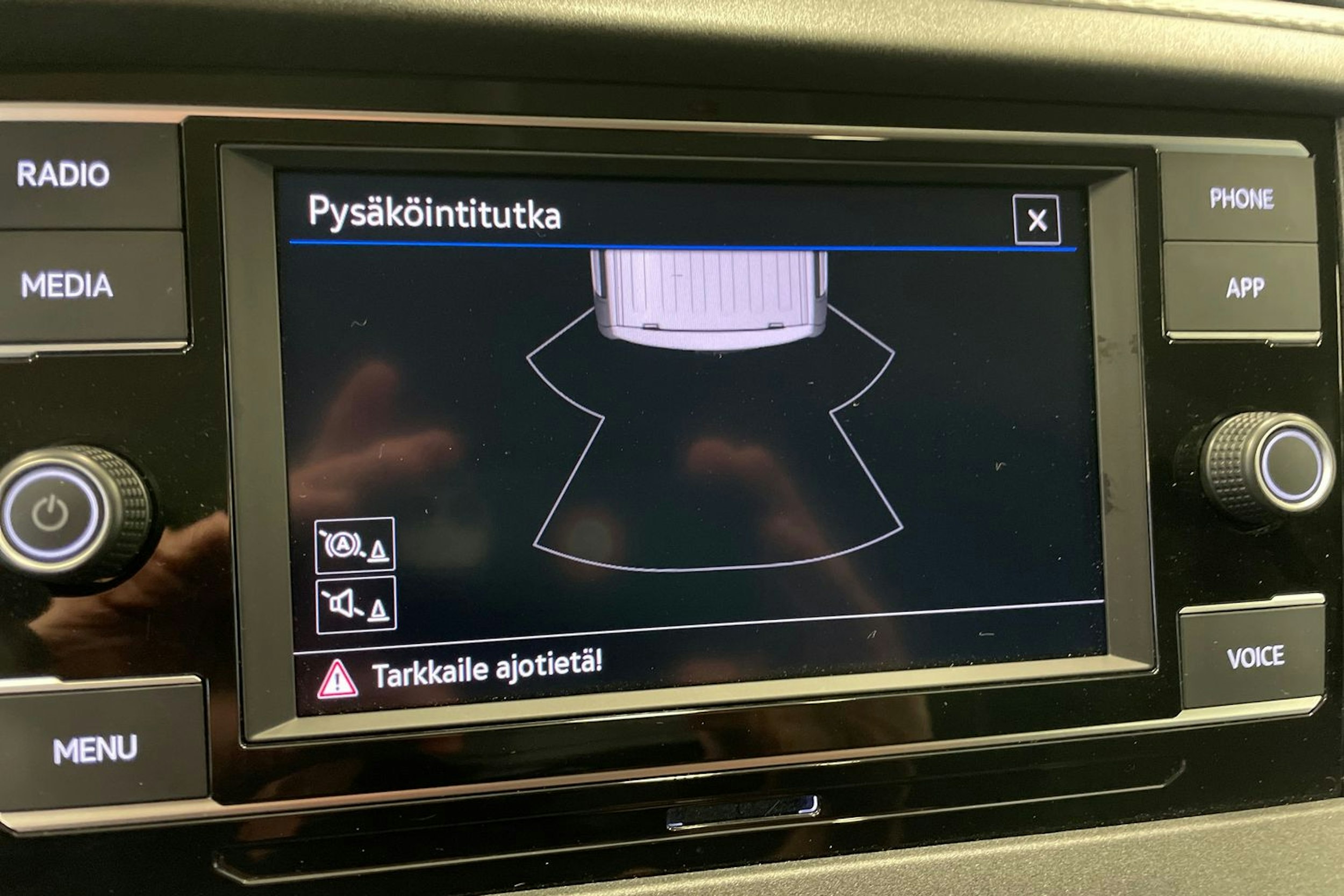 valkoinen Volkswagen Transporter 2024 kuva 19.