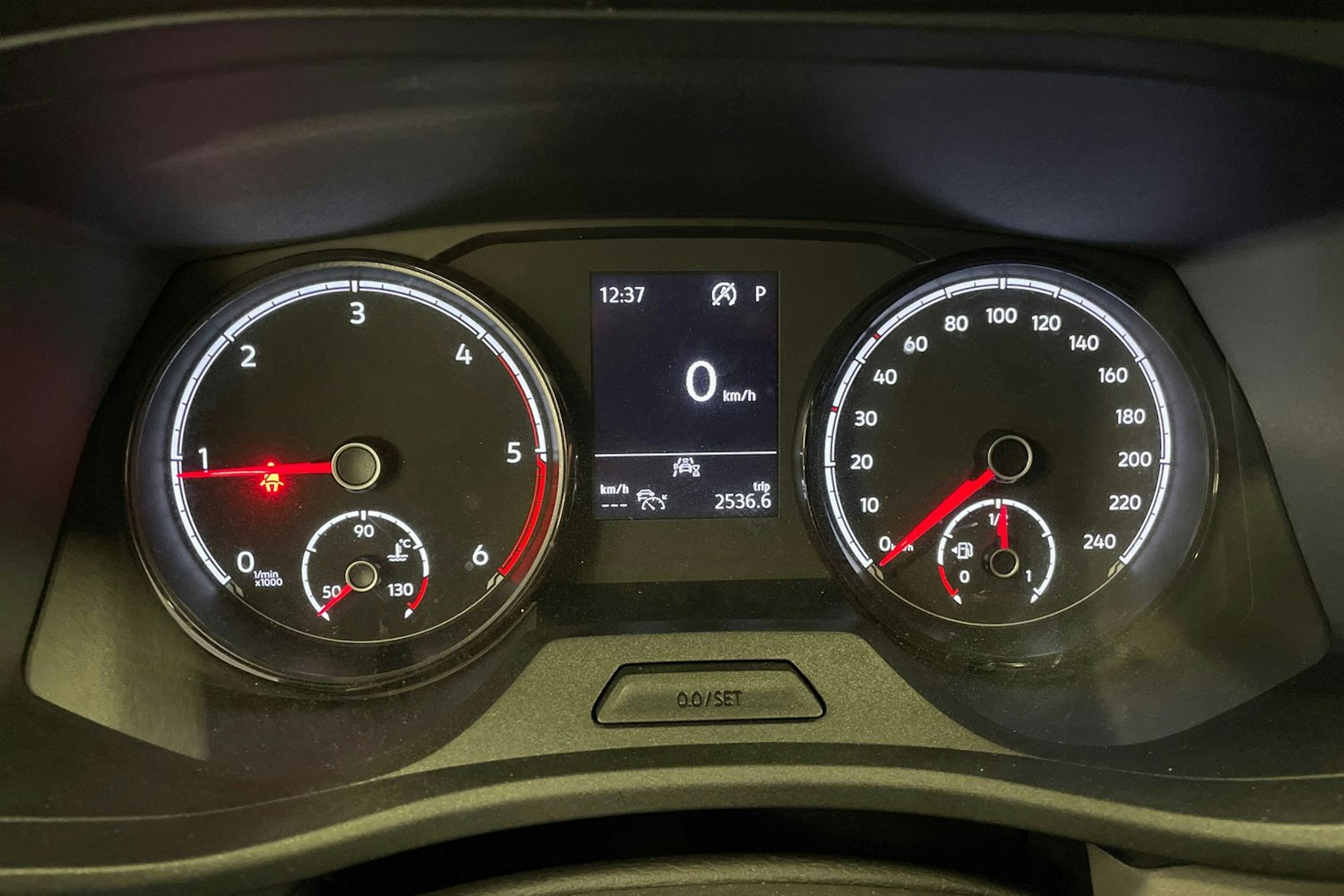 valkoinen Volkswagen Transporter 2024 kuva 20.
