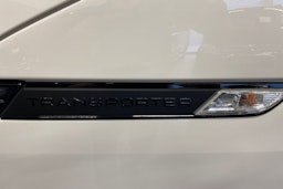 valkoinen Volkswagen Transporter 2024 kuva 24.