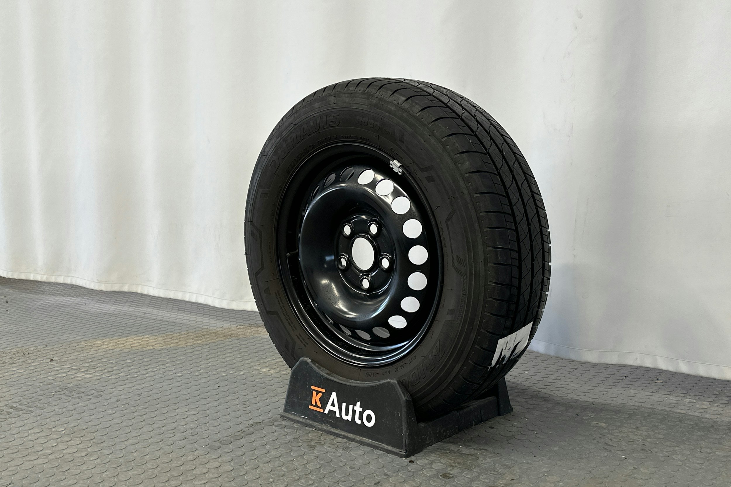 valkoinen Volkswagen Transporter 2024 kuva 12.