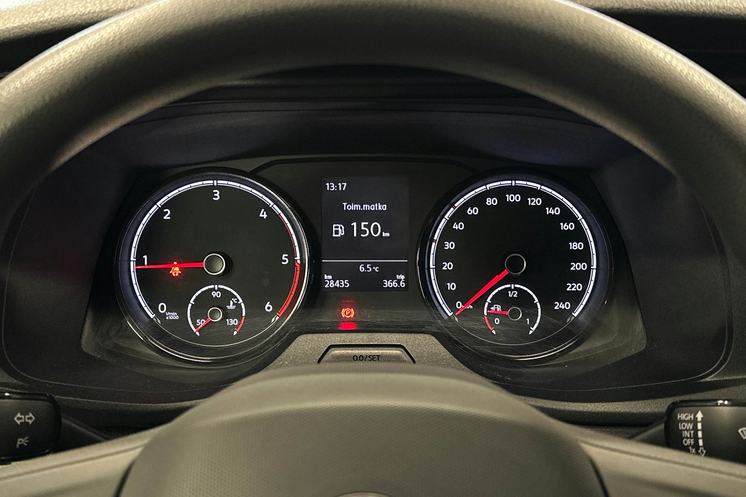 valkoinen Volkswagen Transporter 2024 kuva 14.