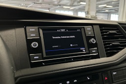 valkoinen Volkswagen Transporter 2024 kuva 15.