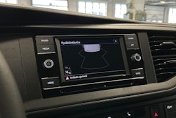 valkoinen Volkswagen Transporter 2024 kuva 16.