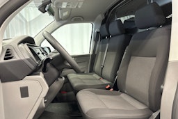 valkoinen Volkswagen Transporter 2024 kuva 19.