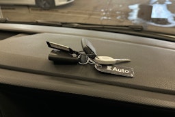 valkoinen Volkswagen Transporter 2024 kuva 22.