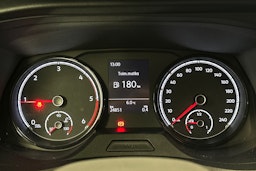 valkoinen Volkswagen Transporter 2024 kuva 18.