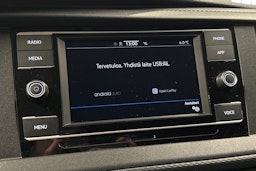 valkoinen Volkswagen Transporter 2024 kuva 19.