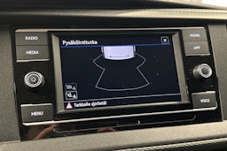 valkoinen Volkswagen Transporter 2024 kuva 20.