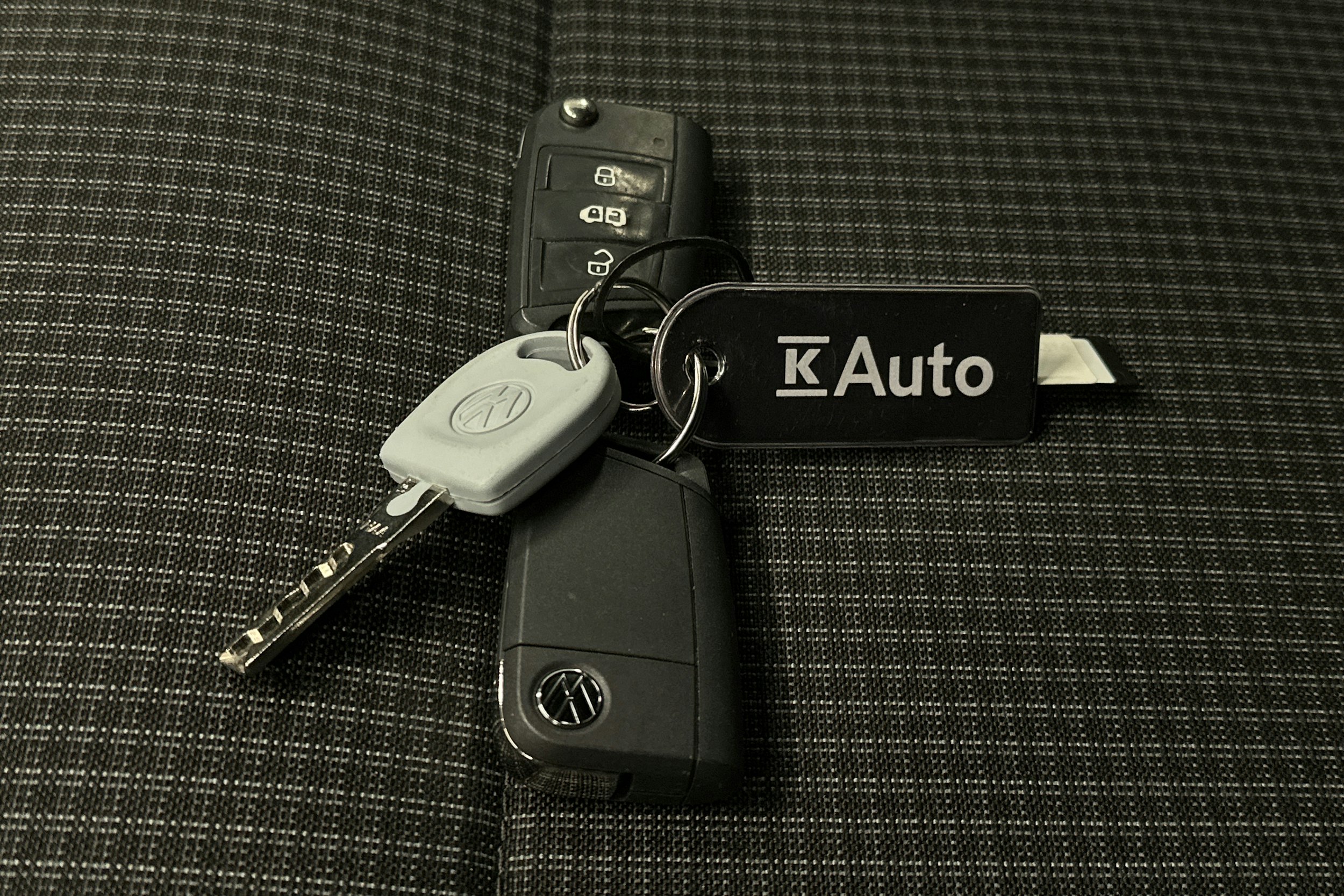 valkoinen Volkswagen Transporter 2024 kuva 24.