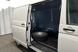 valkoinen Volkswagen Transporter 2024 kuva 8.