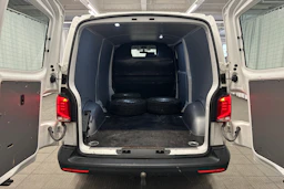 valkoinen Volkswagen Transporter 2024 kuva 11.