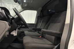 valkoinen Volkswagen Transporter 2024 kuva 12.
