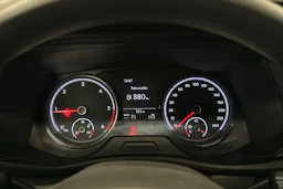 valkoinen Volkswagen Transporter 2024 kuva 15.