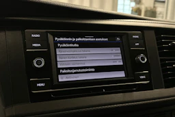 valkoinen Volkswagen Transporter 2024 kuva 18.
