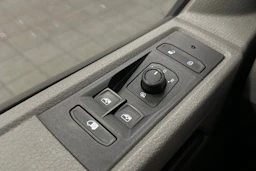 valkoinen Volkswagen Transporter 2024 kuva 25.