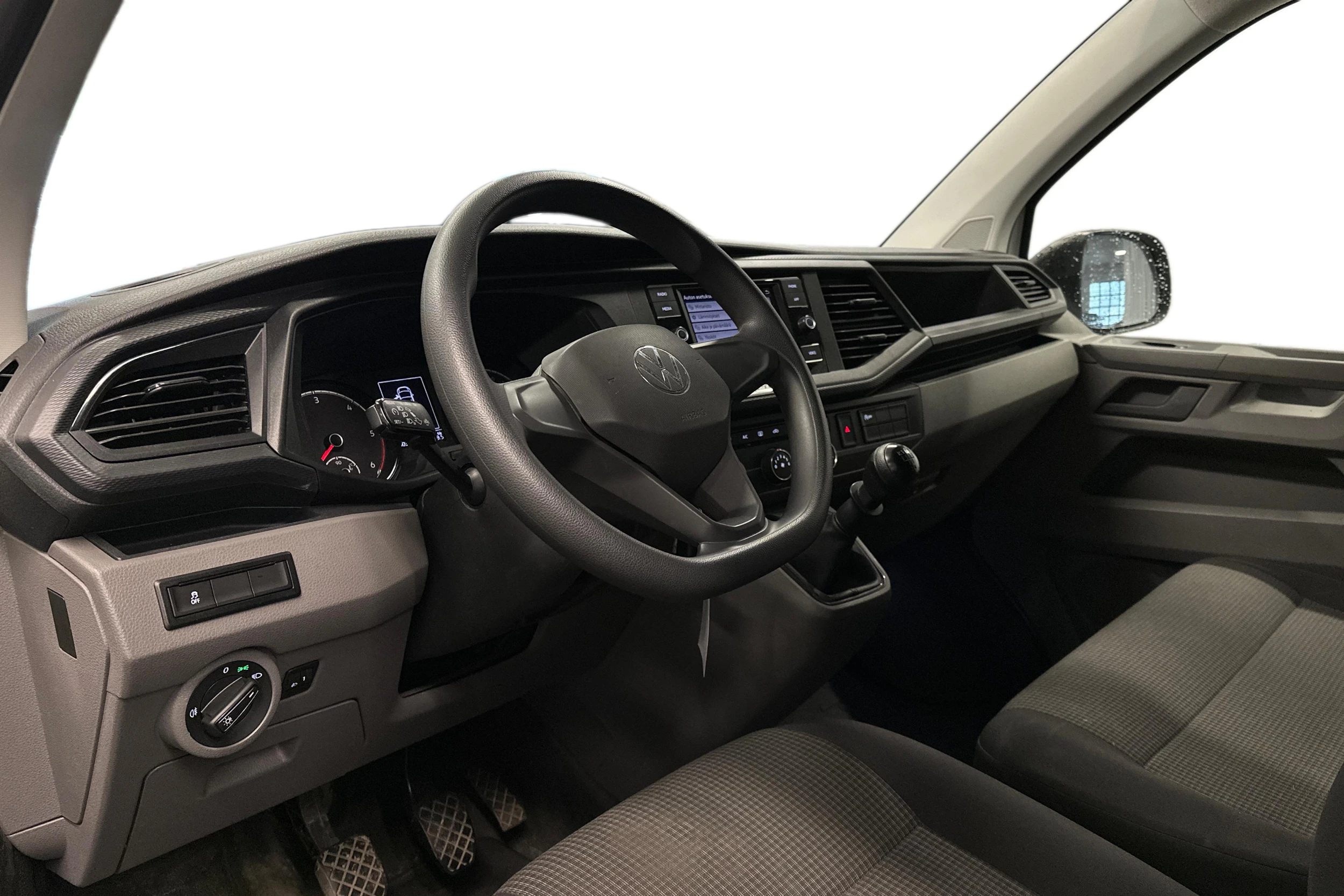 valkoinen Volkswagen Transporter 2024 kuva 3.