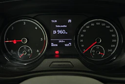valkoinen Volkswagen Transporter 2024 kuva 12.