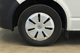 valkoinen Volkswagen Transporter 2024 kuva 20.