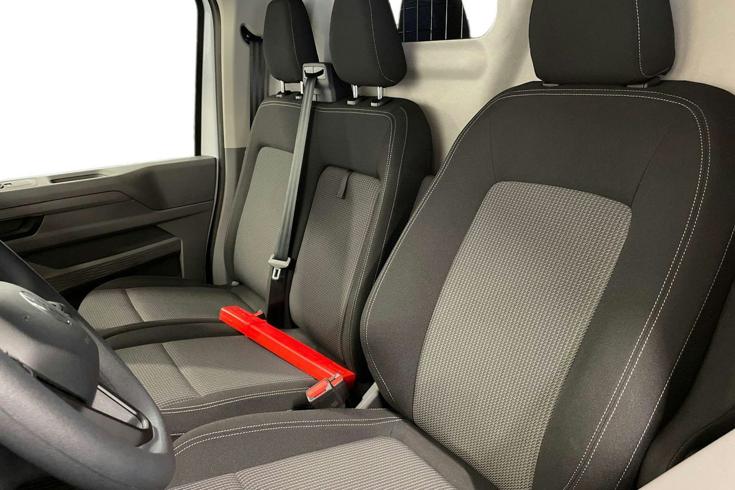valkoinen Volkswagen Transporter 2025 kuva 8.
