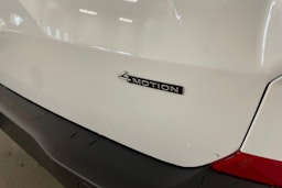 valkoinen Volkswagen Transporter 2025 kuva 12.