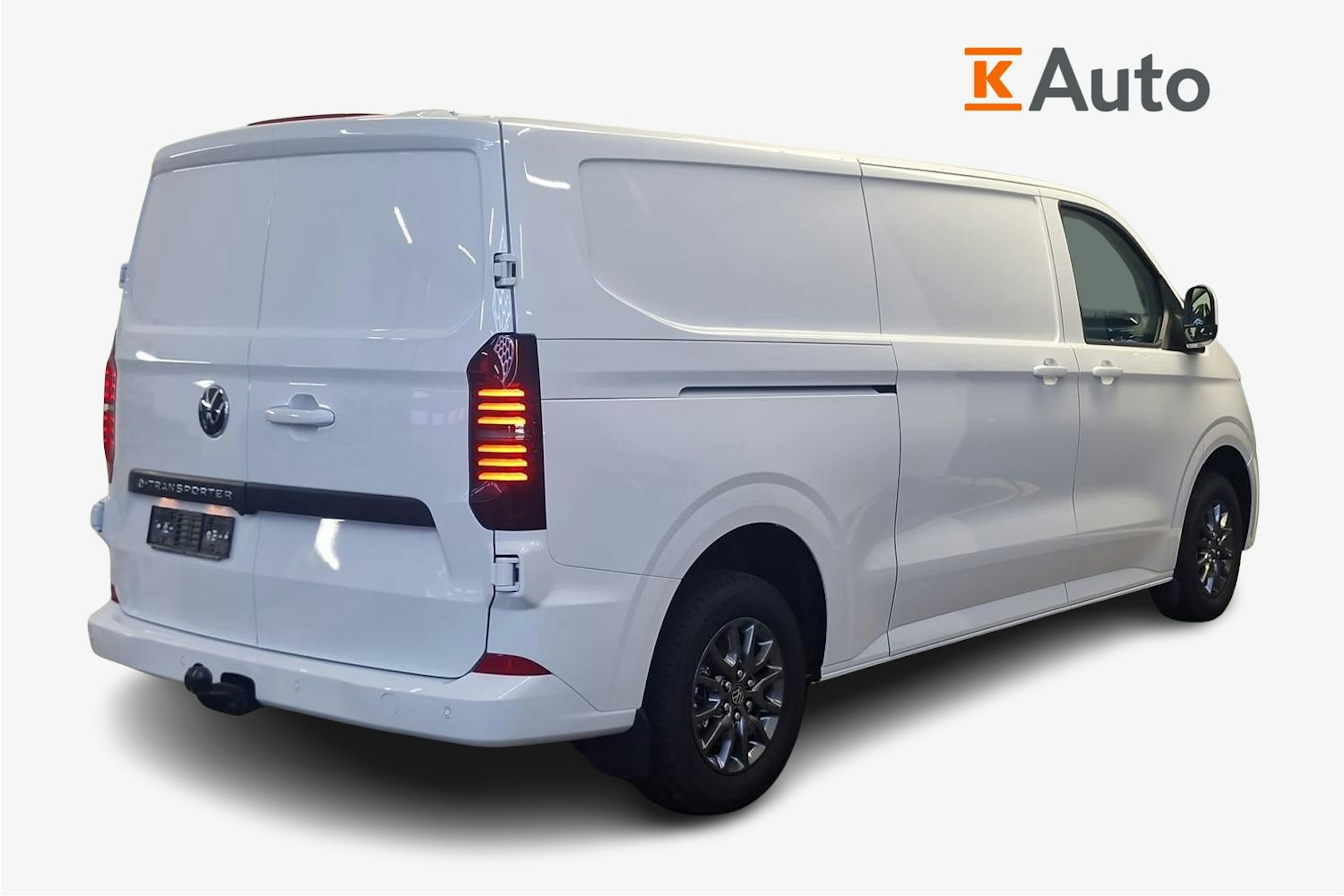 valkoinen Volkswagen Transporter 2025 kuva 2.