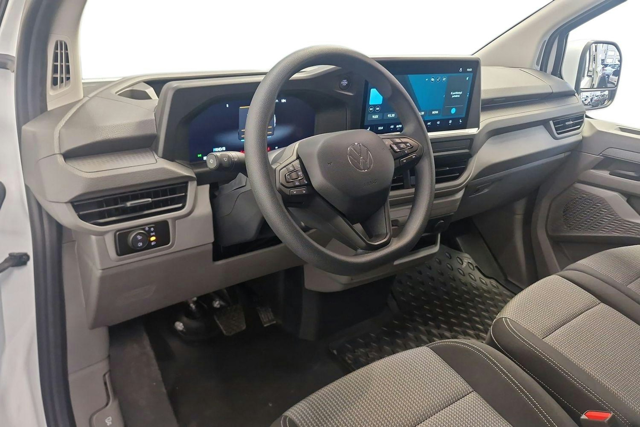 valkoinen Volkswagen Transporter 2025 kuva 8.