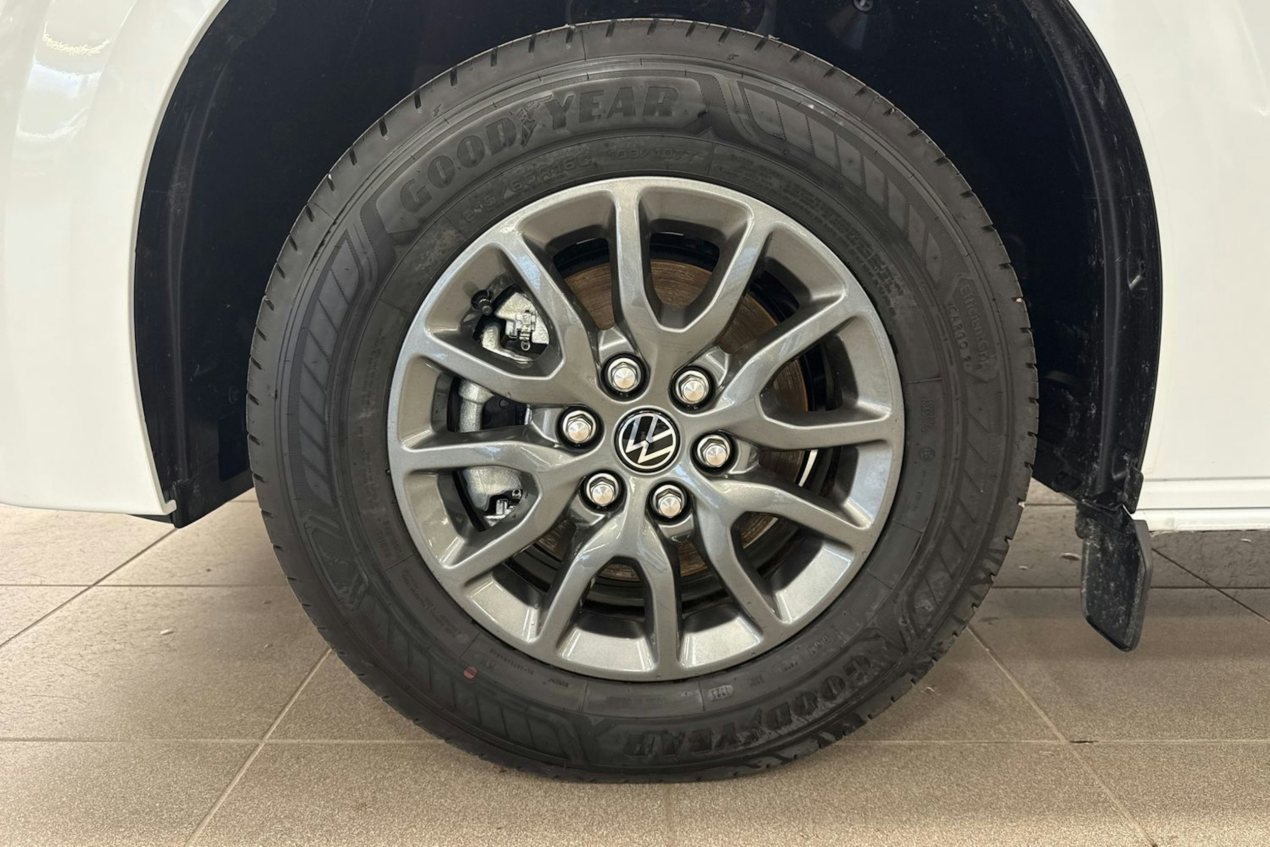 valkoinen Volkswagen Transporter 2025 kuva 11.