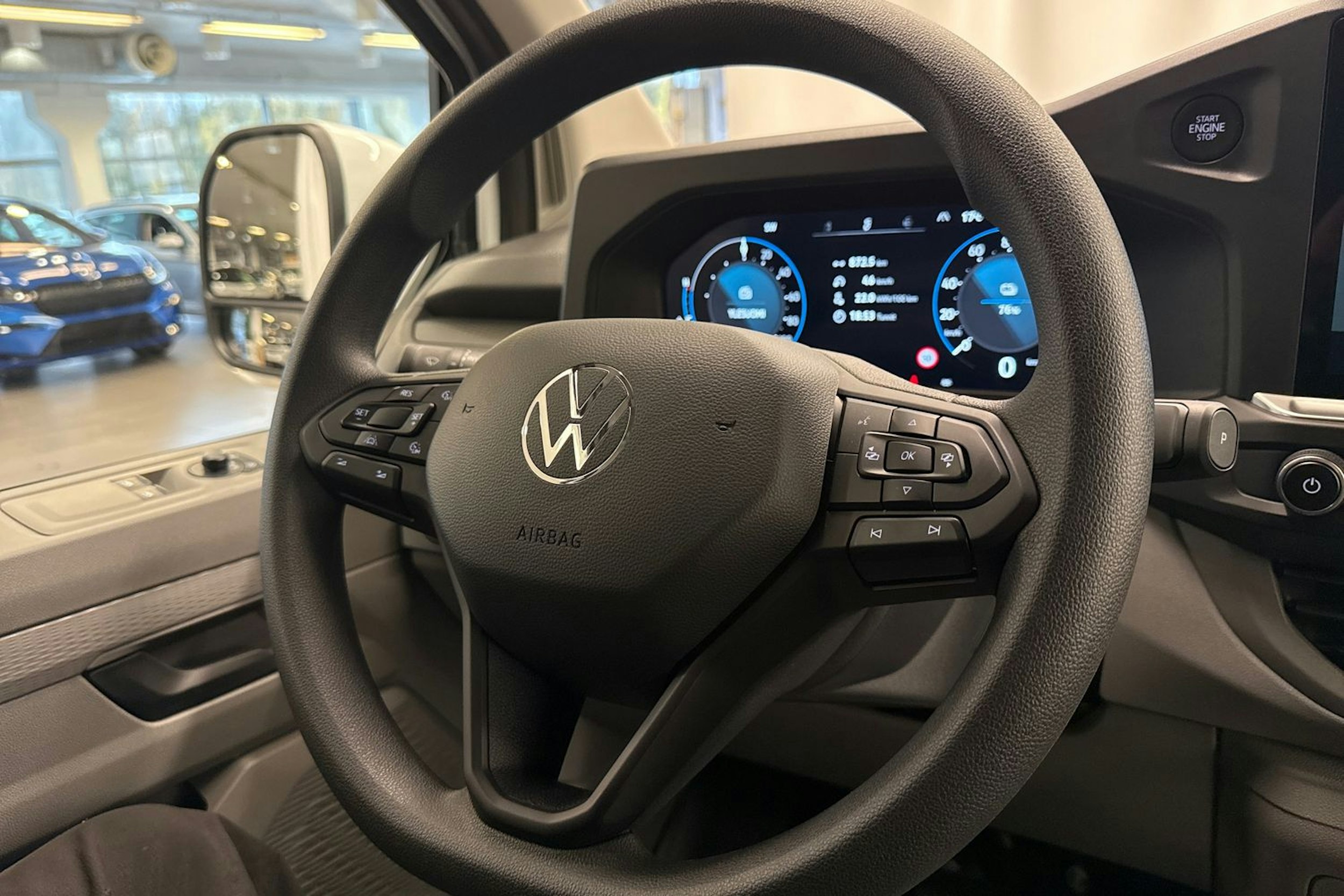 valkoinen Volkswagen Transporter 2025 kuva 12.