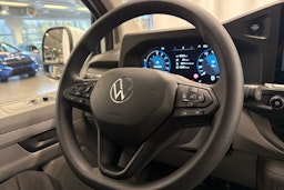 valkoinen Volkswagen Transporter 2025 kuva 12.