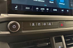 valkoinen Volkswagen Transporter 2025 kuva 18.