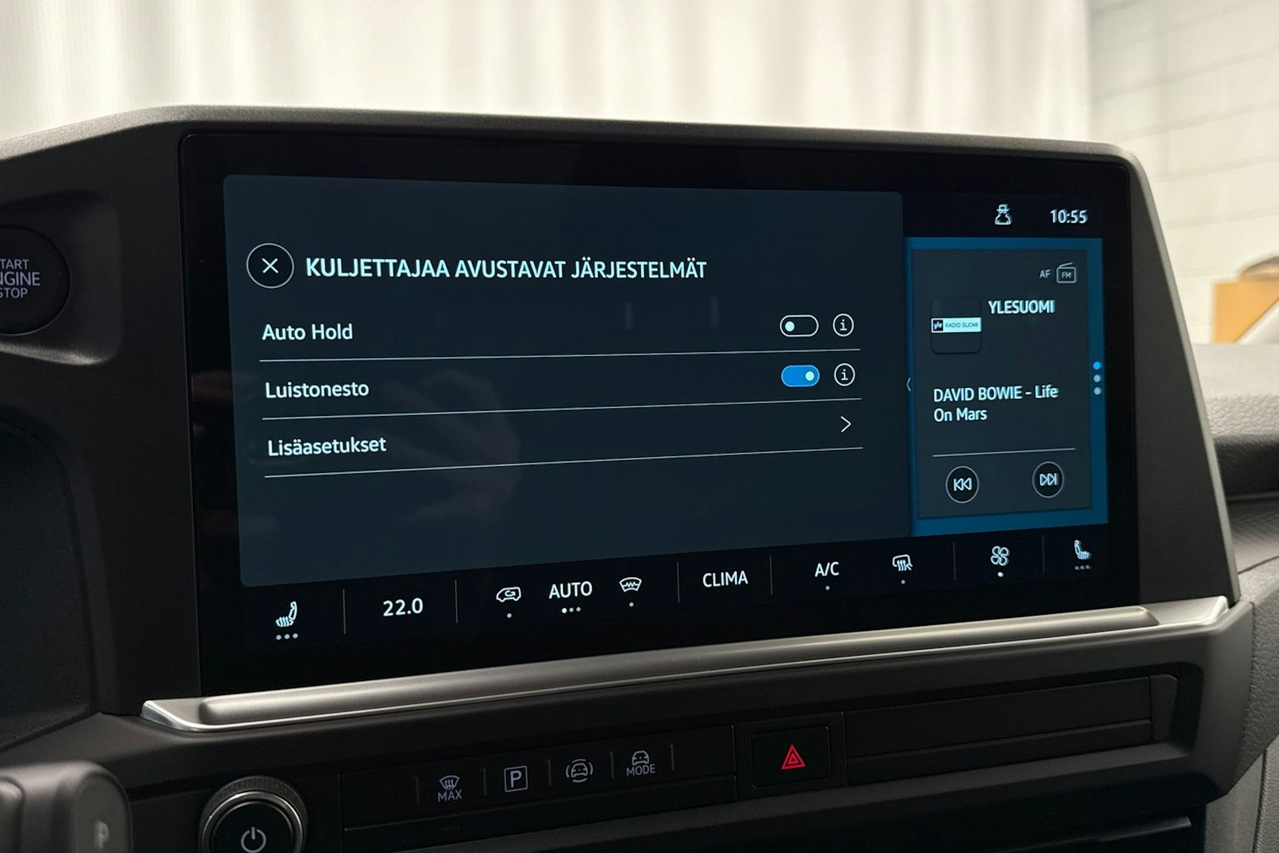 valkoinen Volkswagen Transporter 2025 kuva 19.