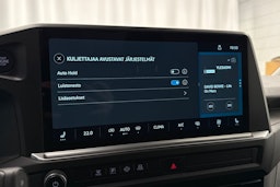 valkoinen Volkswagen Transporter 2025 kuva 19.