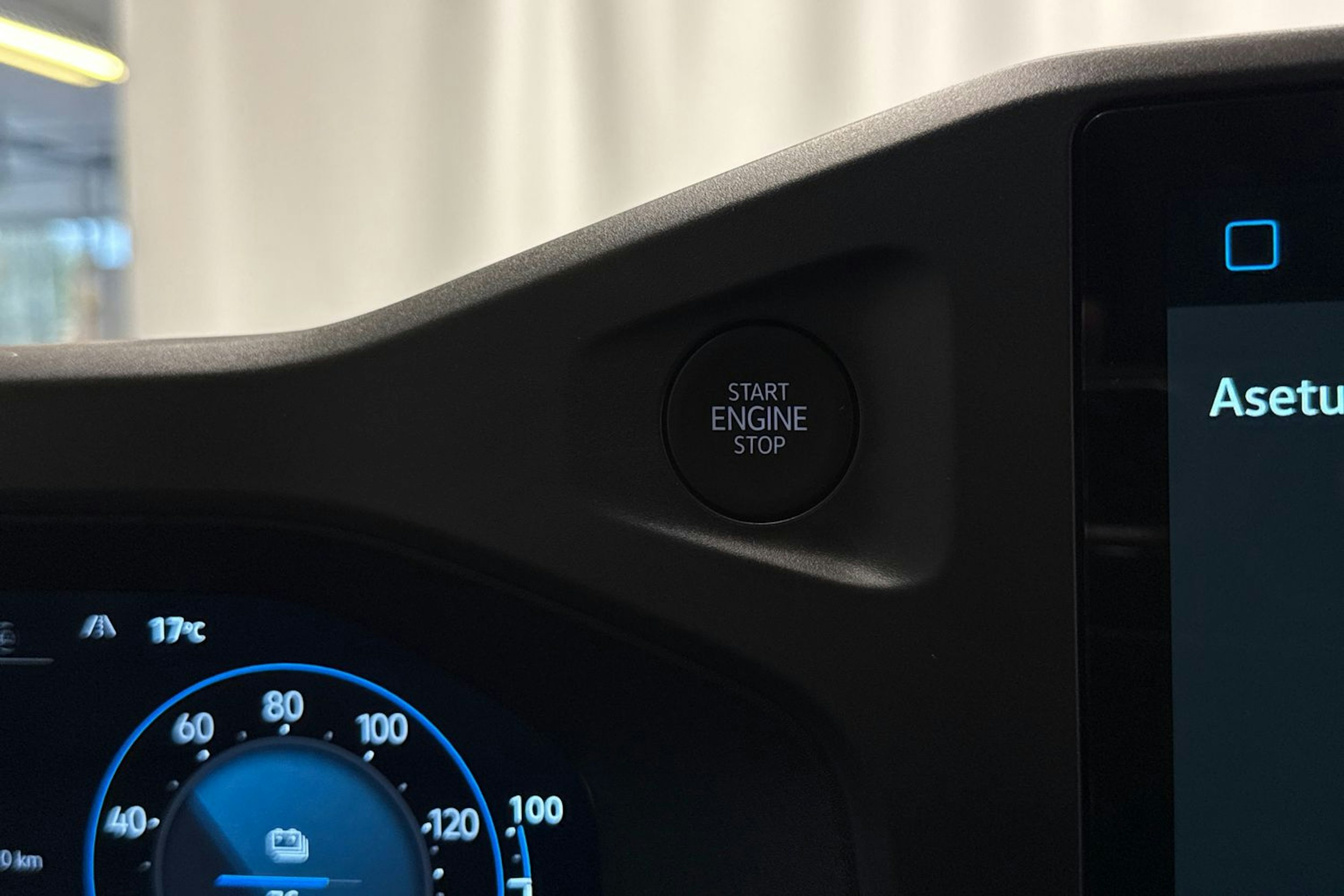 valkoinen Volkswagen Transporter 2025 kuva 22.