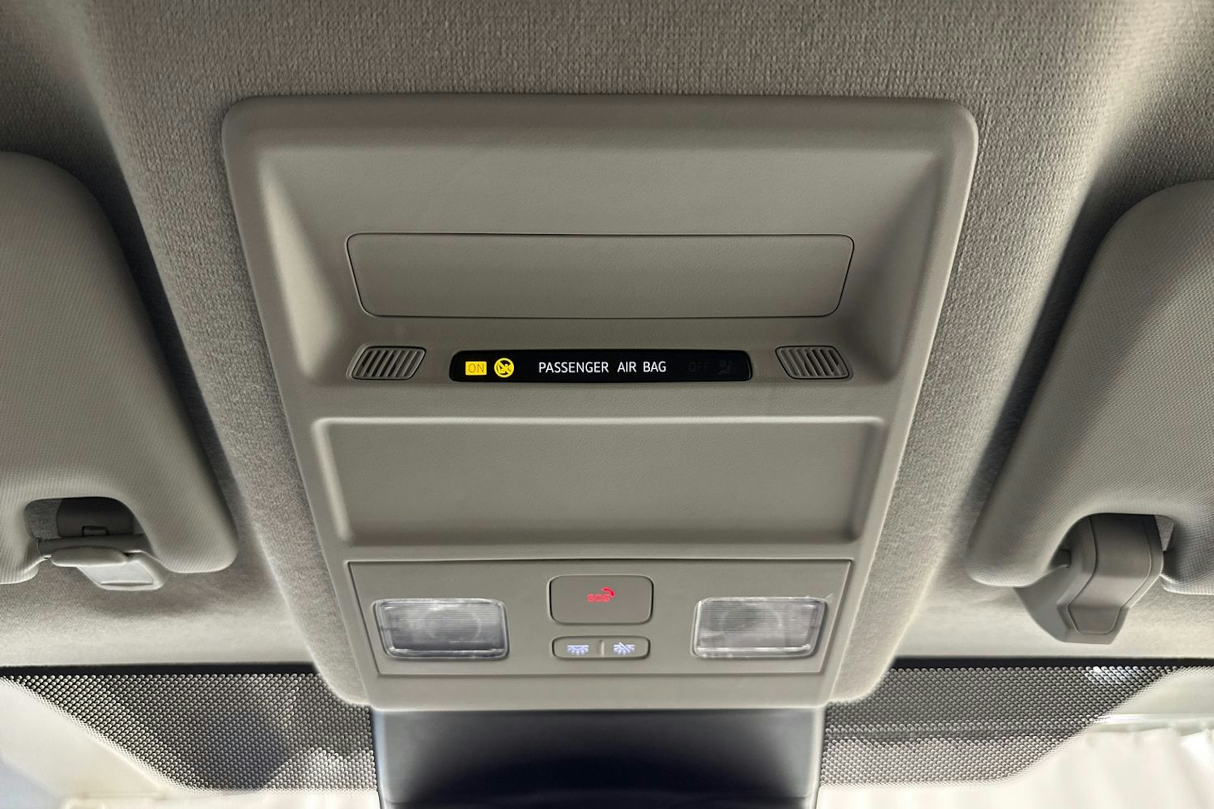 valkoinen Volkswagen Transporter 2025 kuva 24.