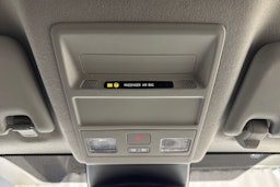 valkoinen Volkswagen Transporter 2025 kuva 24.