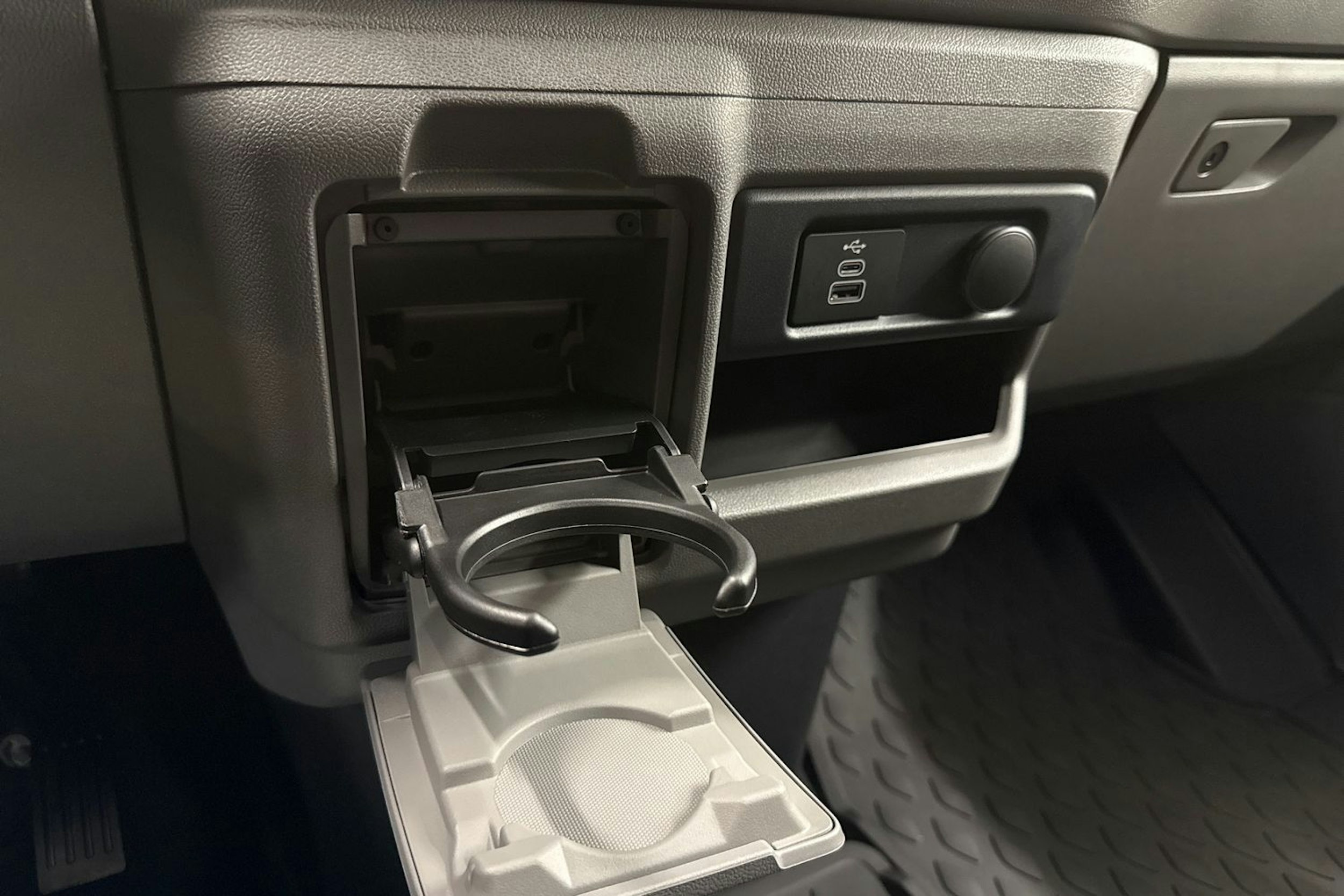 valkoinen Volkswagen Transporter 2025 kuva 25.