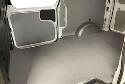 valkoinen Volkswagen Transporter 2025 kuva 7.