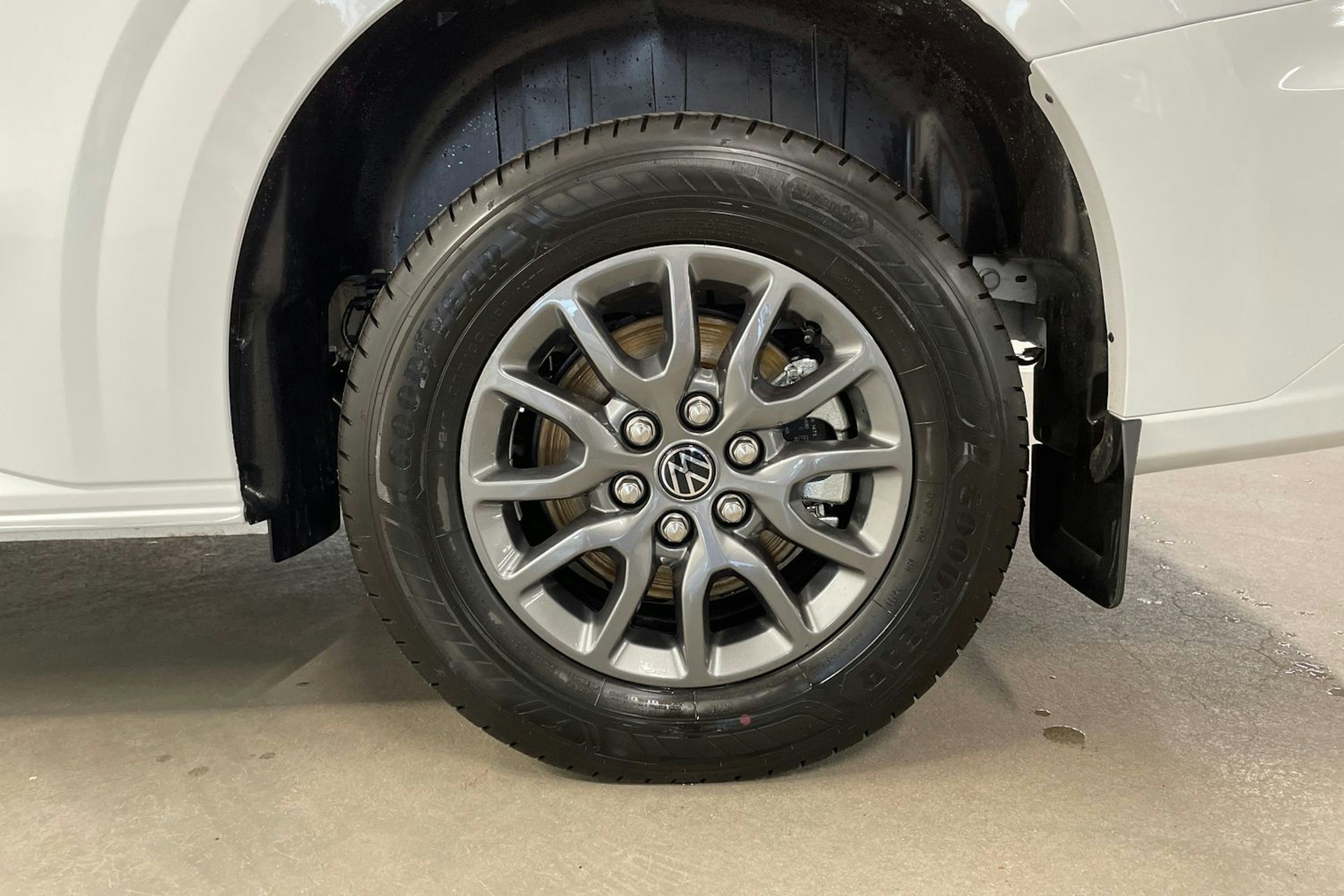 valkoinen Volkswagen Transporter 2025 kuva 9.