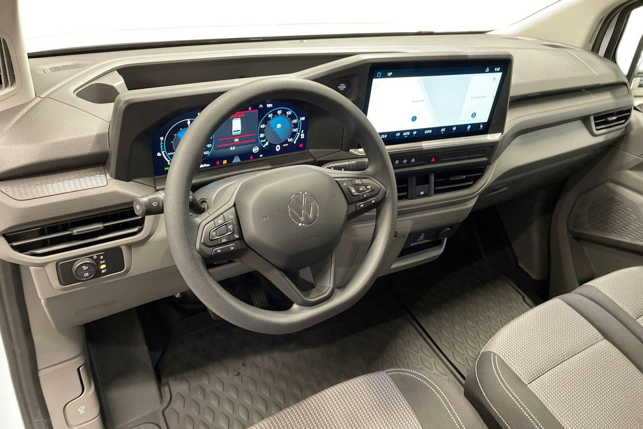 valkoinen Volkswagen e-Transporter 2025 kuva 38.