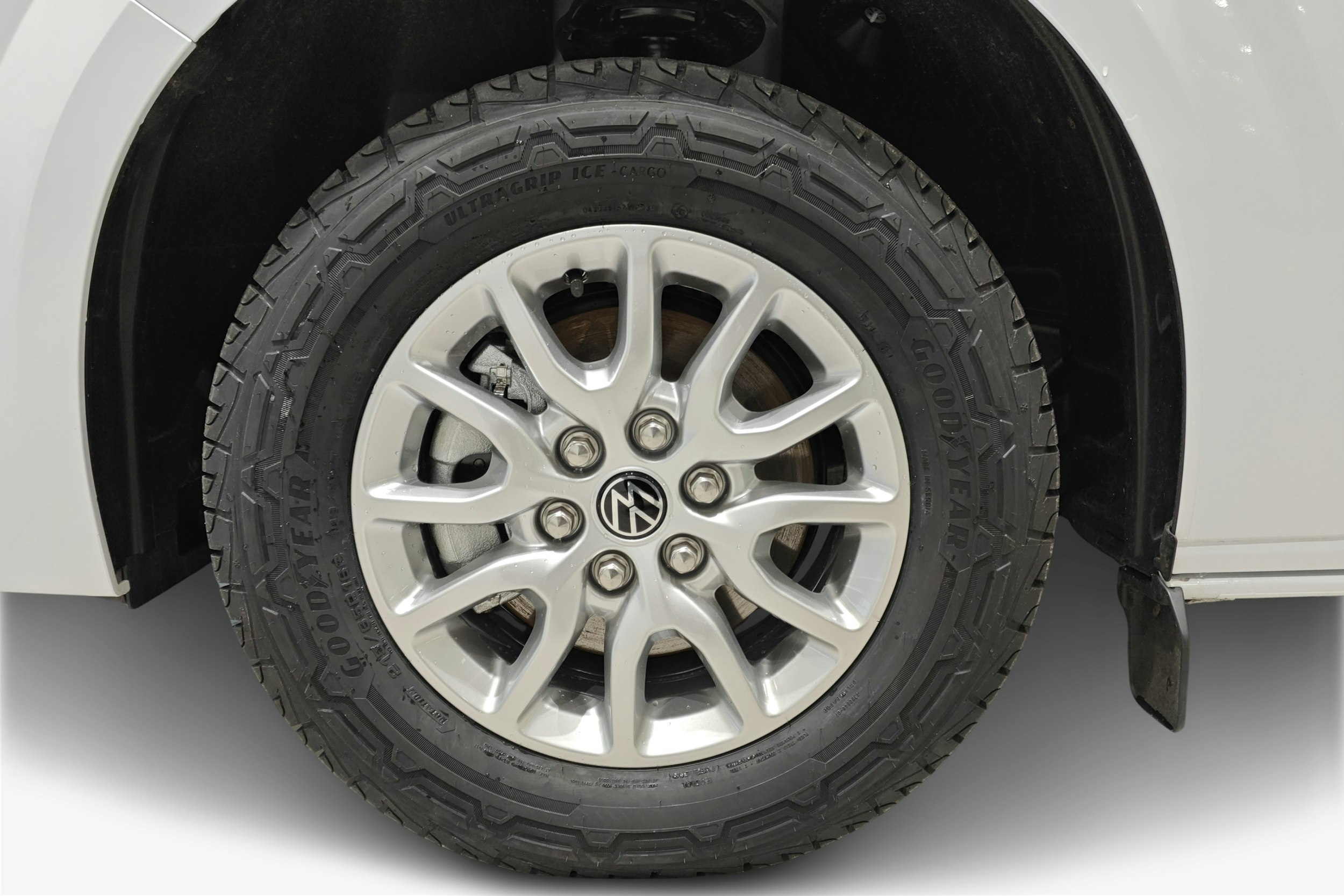 valkoinen Volkswagen Transporter 2025 kuva 9.