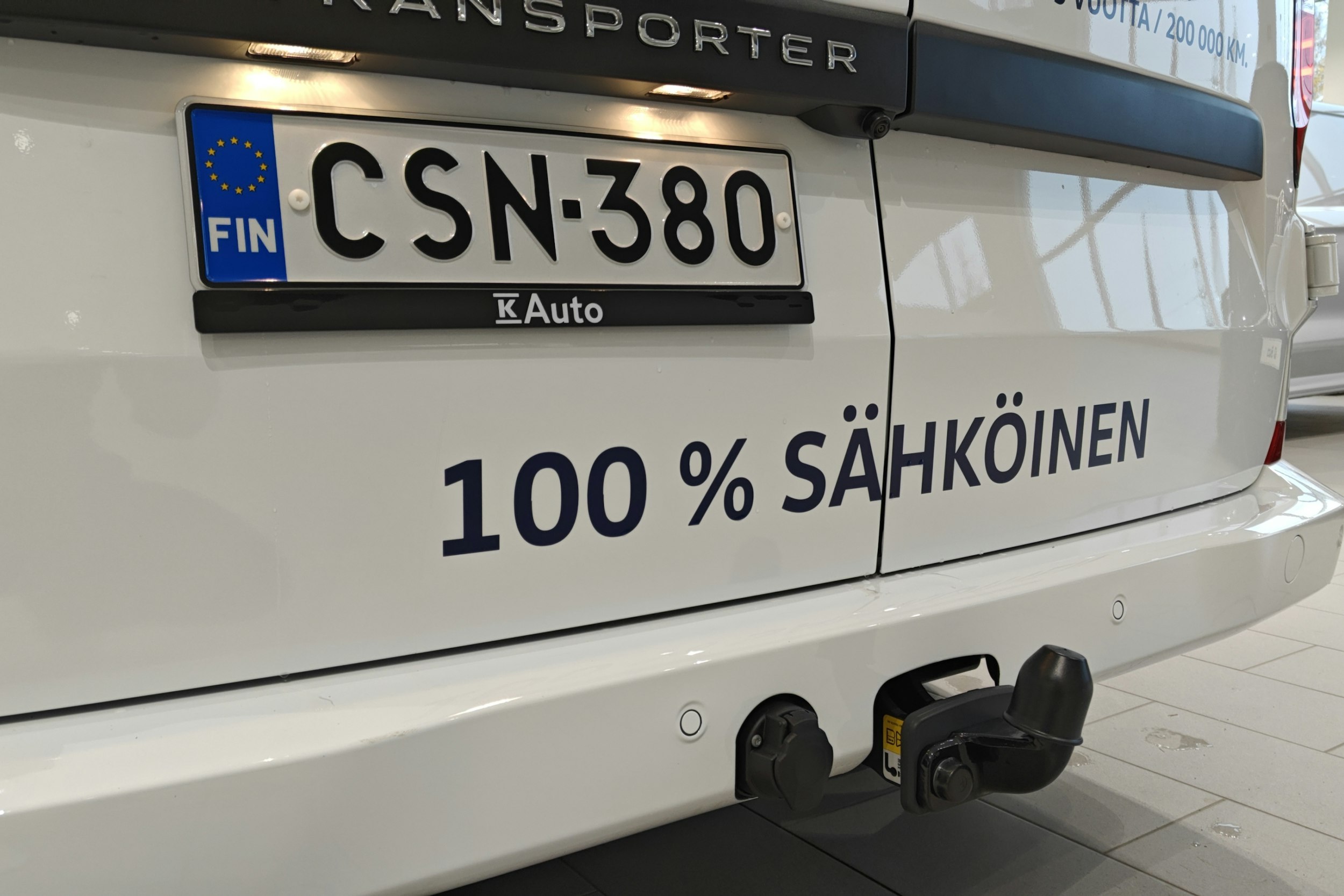 valkoinen Volkswagen Transporter 2025 kuva 10.
